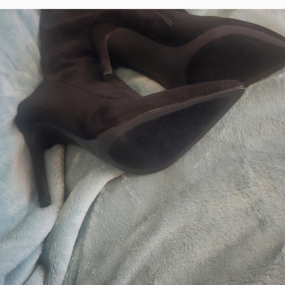 Liliana Elegant Black Over-the-Knee Boots - Picture 4 of 8